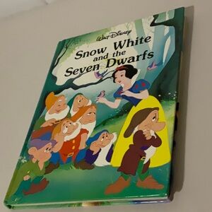 Disney Snow White and the Seven Dwarfs Illustrated Book